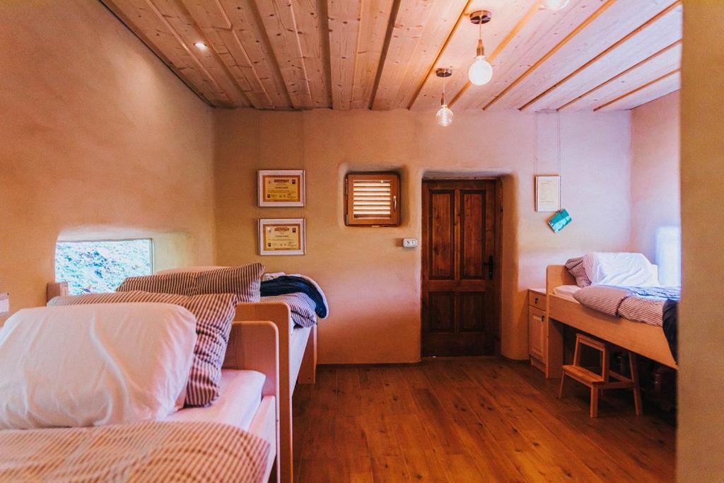 Sleeping With Bees - Tourist Farm Muha Apartment Grosuplje Exterior foto