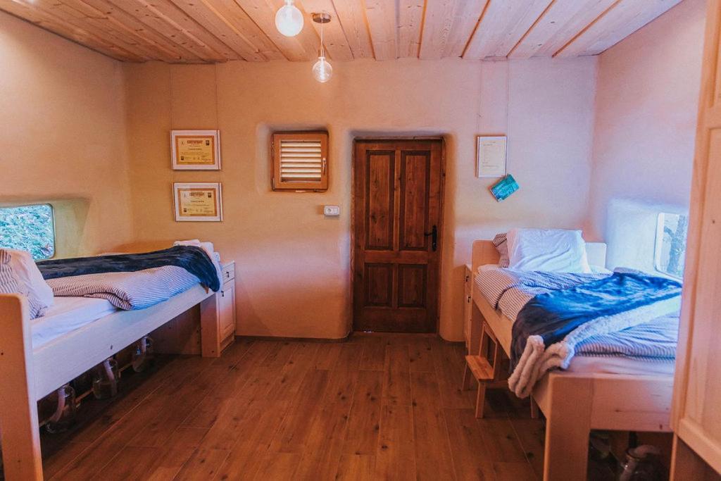 Sleeping With Bees - Tourist Farm Muha Apartment Grosuplje Exterior foto