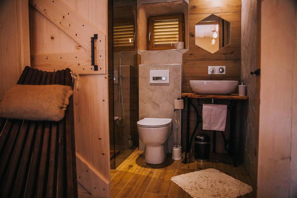 Sleeping With Bees - Tourist Farm Muha Apartment Grosuplje Exterior foto