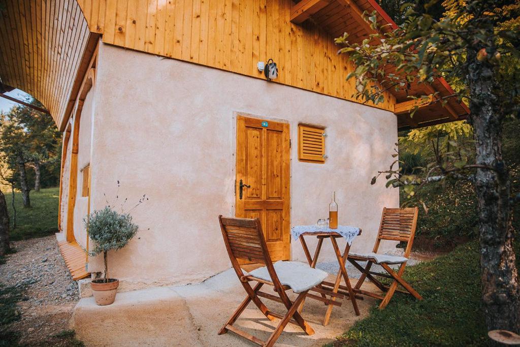 Sleeping With Bees - Tourist Farm Muha Apartment Grosuplje Exterior foto