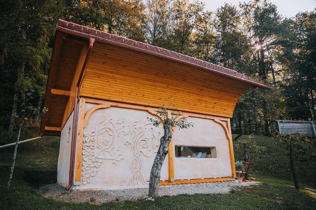 Sleeping With Bees - Tourist Farm Muha Apartment Grosuplje Exterior foto
