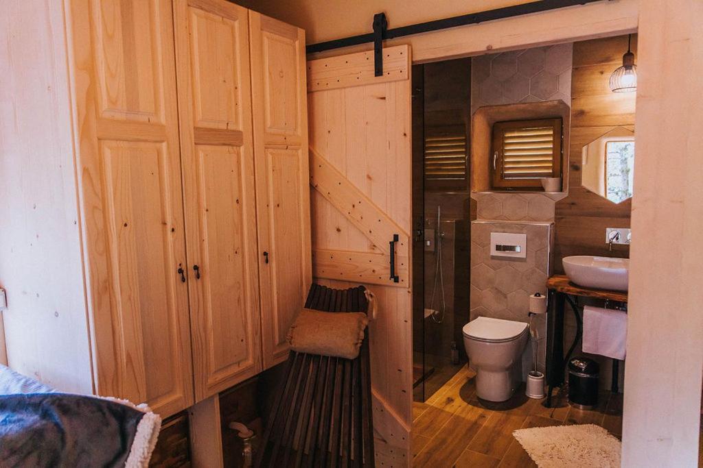 Sleeping With Bees - Tourist Farm Muha Apartment Grosuplje Exterior foto