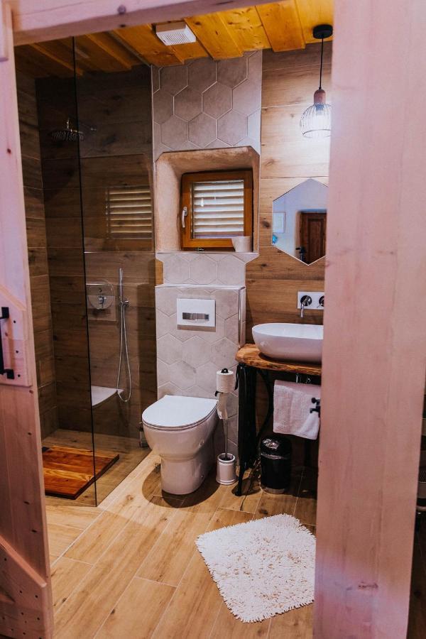 Sleeping With Bees - Tourist Farm Muha Apartment Grosuplje Exterior foto