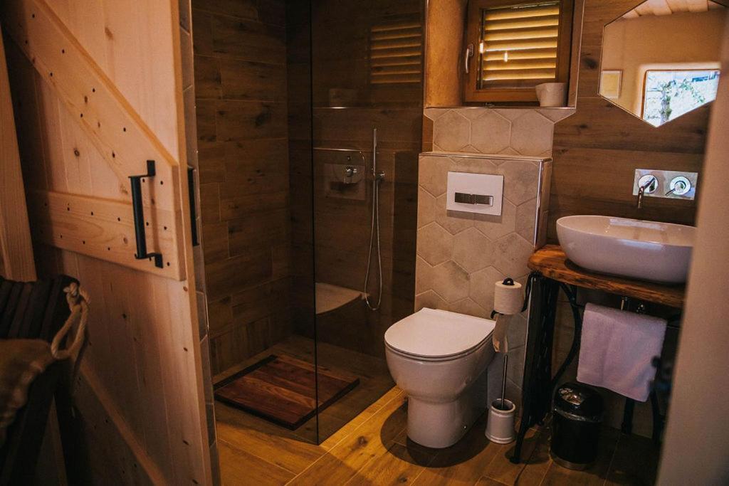 Sleeping With Bees - Tourist Farm Muha Apartment Grosuplje Exterior foto
