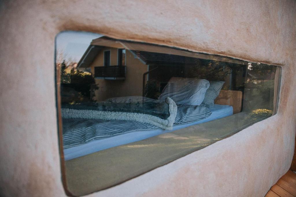 Sleeping With Bees - Tourist Farm Muha Apartment Grosuplje Exterior foto