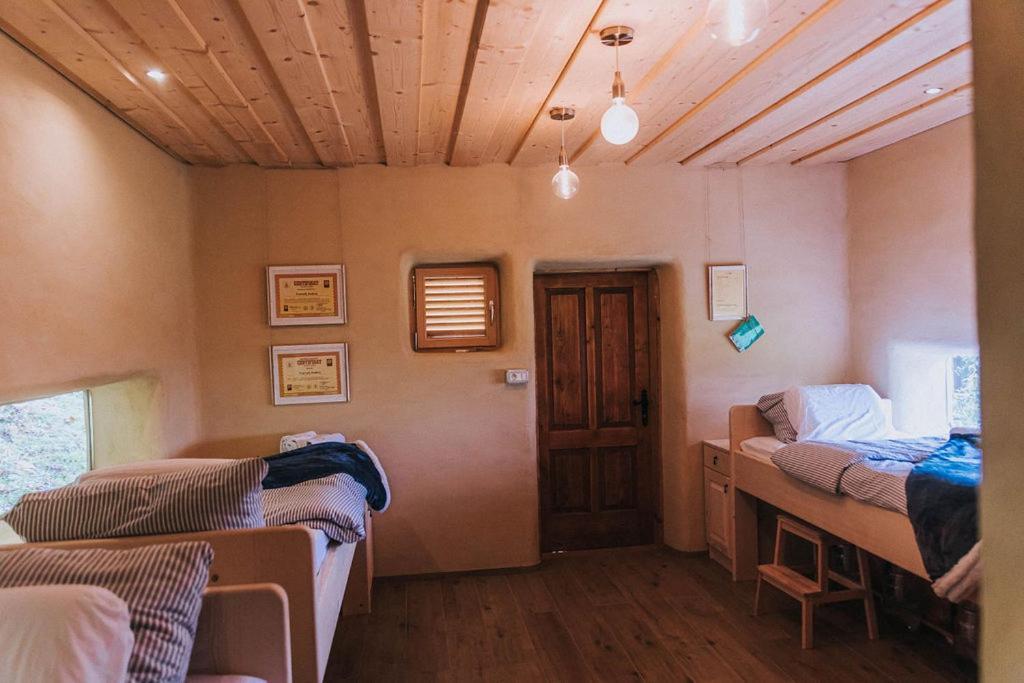 Sleeping With Bees - Tourist Farm Muha Apartment Grosuplje Exterior foto
